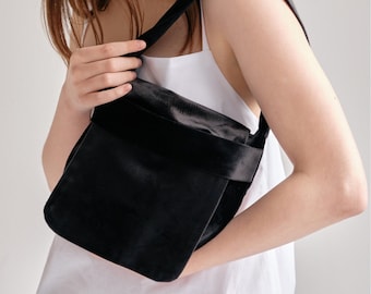 Black Velvet Shoulder Bag, Small Minimalist Handbag, Everyday Designer Bag, Gift Bag, Mini Umhängetasche, Kleine Tasche, Aesthetic Hand Bag