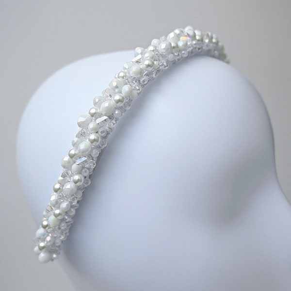 Bandeau de mariage élégant et mince blanc, bandeau en perle maigre. coiffeur de mariée, bandeau de cheveux en perle. Diadème perlé