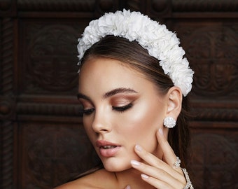 Floral bridal headband, White flower crown. Boho Wedding headband