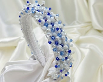 Corona della regina delle nevi. Fascia di cristallo bianco blu, fascia di diadema di Cenerentola, corona nuziale, fascia da sposa delicata. tiara blu