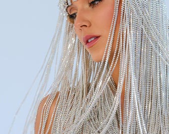 Kameleont Silverperuk. Showgirl-outfit med strasskedja, Kleopatraperuk, Burlesk cosplay-peruk.