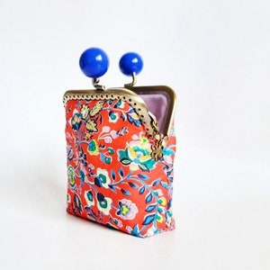 Cartera de tela Liberty London con flores color berenjena y rosa, pequeño monedero de tela de algodón con cierre metálico de clip y bolas