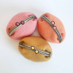 Medium salmon-colored crochet purse in boho chic style, women's crochet wallet with clip closure, handmade gift for women