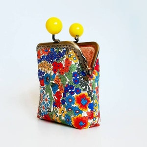 Bolsa Liberty London em tecido florido com fecho de bola, porta-cartões feito à mão em tecido multicolorido, acessórios exclusivos para mulher