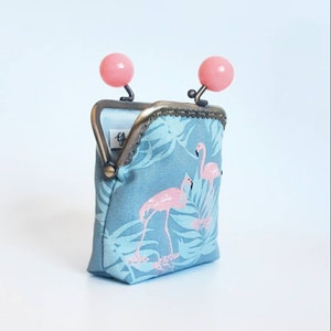 Flamingo-Geldbörse mit Metallverschluss und farbigen Kugeln, graue Damen-Geldbörse mit rosa Flamingos, kleine lässige Tier-Geldbörse