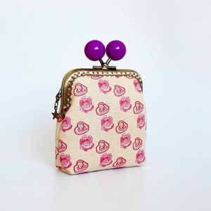 Monedero de tela beige con flores rosa y cierre de bolas morado, tarjetero de tela algodón hecho a mano, cartera ee flores con cierre clip