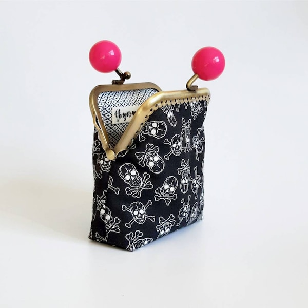 Monedero de tela con calaveras color negro y rosa, cartera pequeña de mujer estilo punk con cierre de metal, idea regalo para amiga rockera