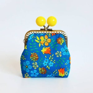 Cartera de tela Liberty London con flores azul y naranja, pequeño monedero de mujer con cierre metal, monedero unico de flores hecho a mano
