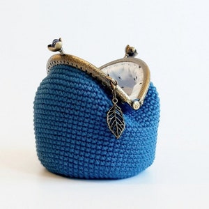 Cartera de mujer de estilo bohemio azul indigo, pequeño neceser de ganchillo con boquilla de metal, idea de regalo artesanal para amiga