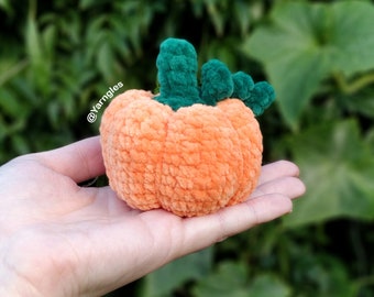 Tiny Pumpkin, Free Halloween Crochet Pattern, Faux Food Fruit Low Sew Amigurumi Toy, Adorable Mini Gift