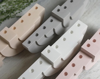 Nowoczesna betonowa menora chanukowa – ręcznie robiony minimalistyczny świecznik judaiczny – wyjątkowa dekoracja i prezent na święta żydowskie