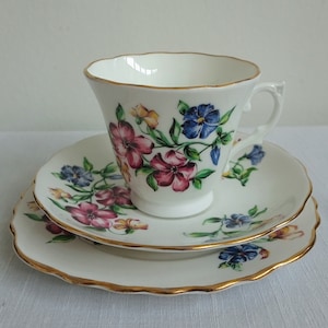 Vintage Colclough English Bone China Floral Pattern Teacup Saucer Plate Set. 1940s China Trio. Afternoon Tea. Collectors China. China Gift.