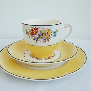 Vintage Johnson Brothers Pareek bloemen en geel patroon China theekopje schotel bordenset. Chinees trio. Verzamelaars China. Chinees cadeau.