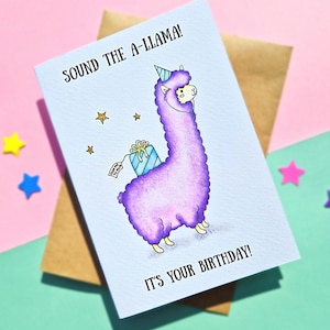 Puede incluir: Una tarjeta de cumplea&ntilde;os con una llama morada que lleva un gorro de fiesta y lleva un regalo. La tarjeta dice "Sound the A-llama! It's your birthday!"