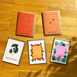 Pack de cinq cartes de joyeux anniversaire | Carte coquelicot, carte pivoin, carte Monstera, pack de 5 cartes, carte feuille, carte pamplemousse, cartes assorties|