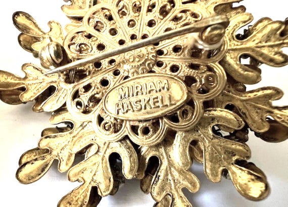 Vintage Miriam Haskell Signed Snowflake Gray Smal… - image 4