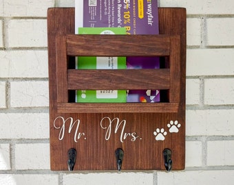 Mr Mrs key leash and mail organizer for wall, gift for newlyweds, couple gift for dog lovers, housewarming gift, key and leash rack