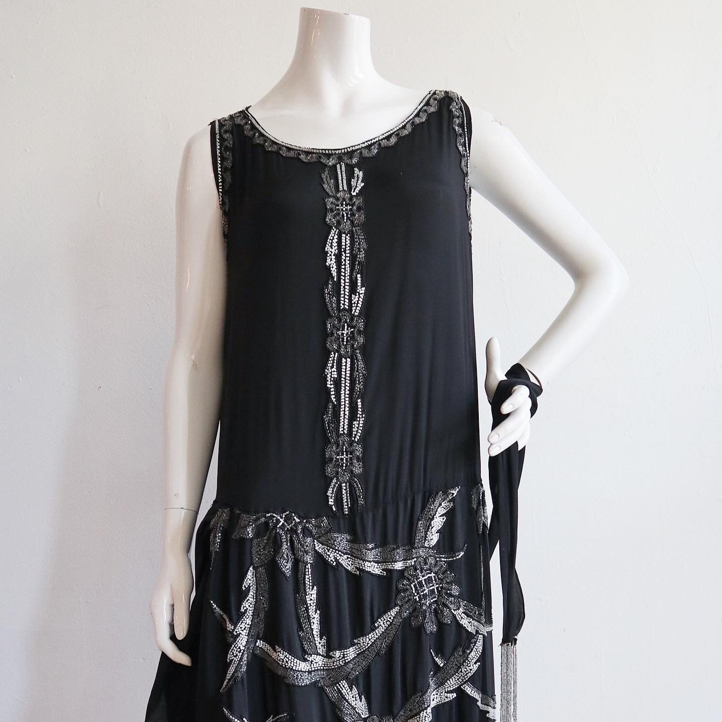 Vintage Antique 1920s | L-XL | Exquisite silk beaded flapper dress with ...