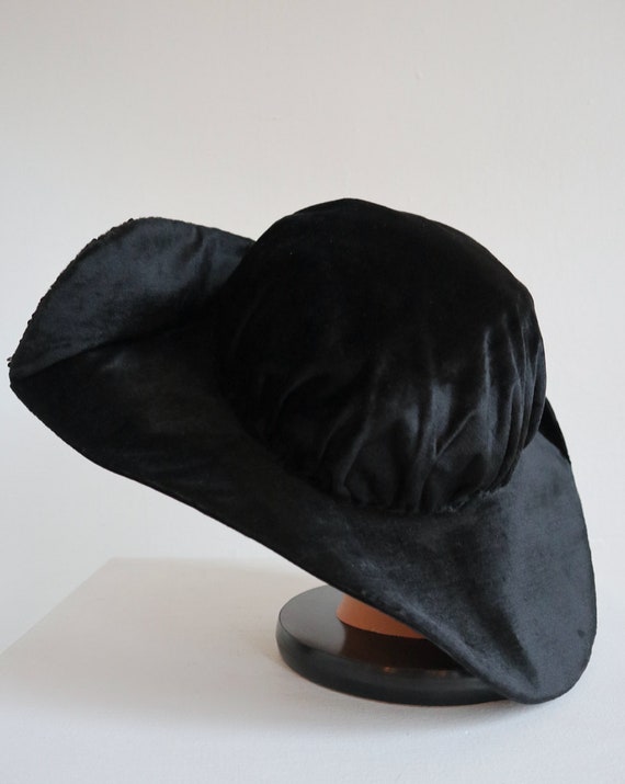 1910’s sequinned velvet hat by Bonwit Teller and … - image 5