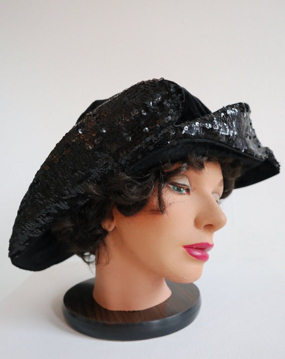 1910’s sequinned velvet hat by Bonwit Teller and … - image 3
