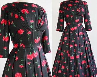 Vintage 1950's | XS/S | Striking carnation print silk dress.