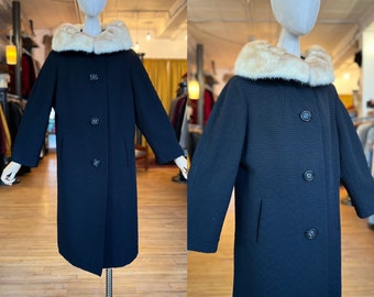Vintage 1950’s | Medium | Ribbed fine wool coat with mink trim
