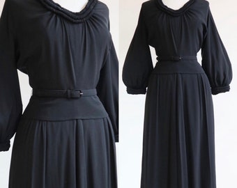 Vintage 1940’s | S-M | Rayon crepe dress with gathered trim and balloon sleeves
