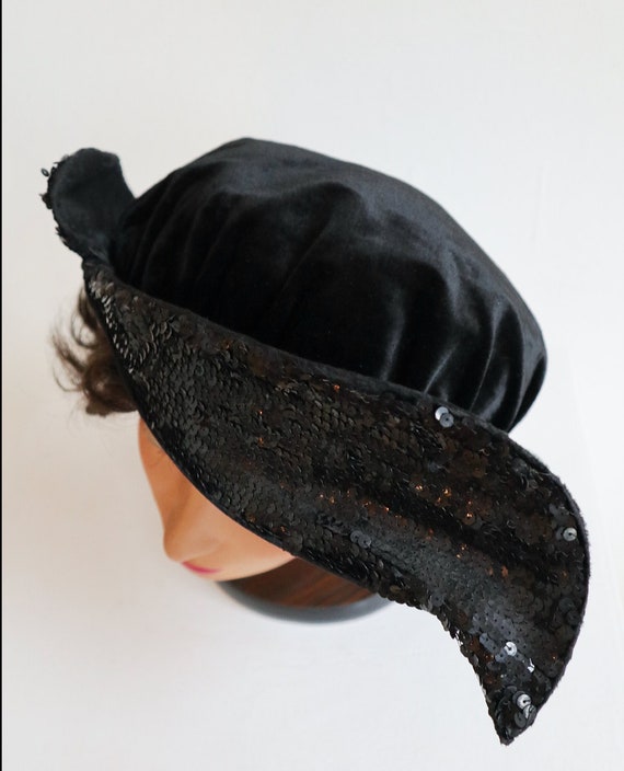 1910’s sequinned velvet hat by Bonwit Teller and … - image 7