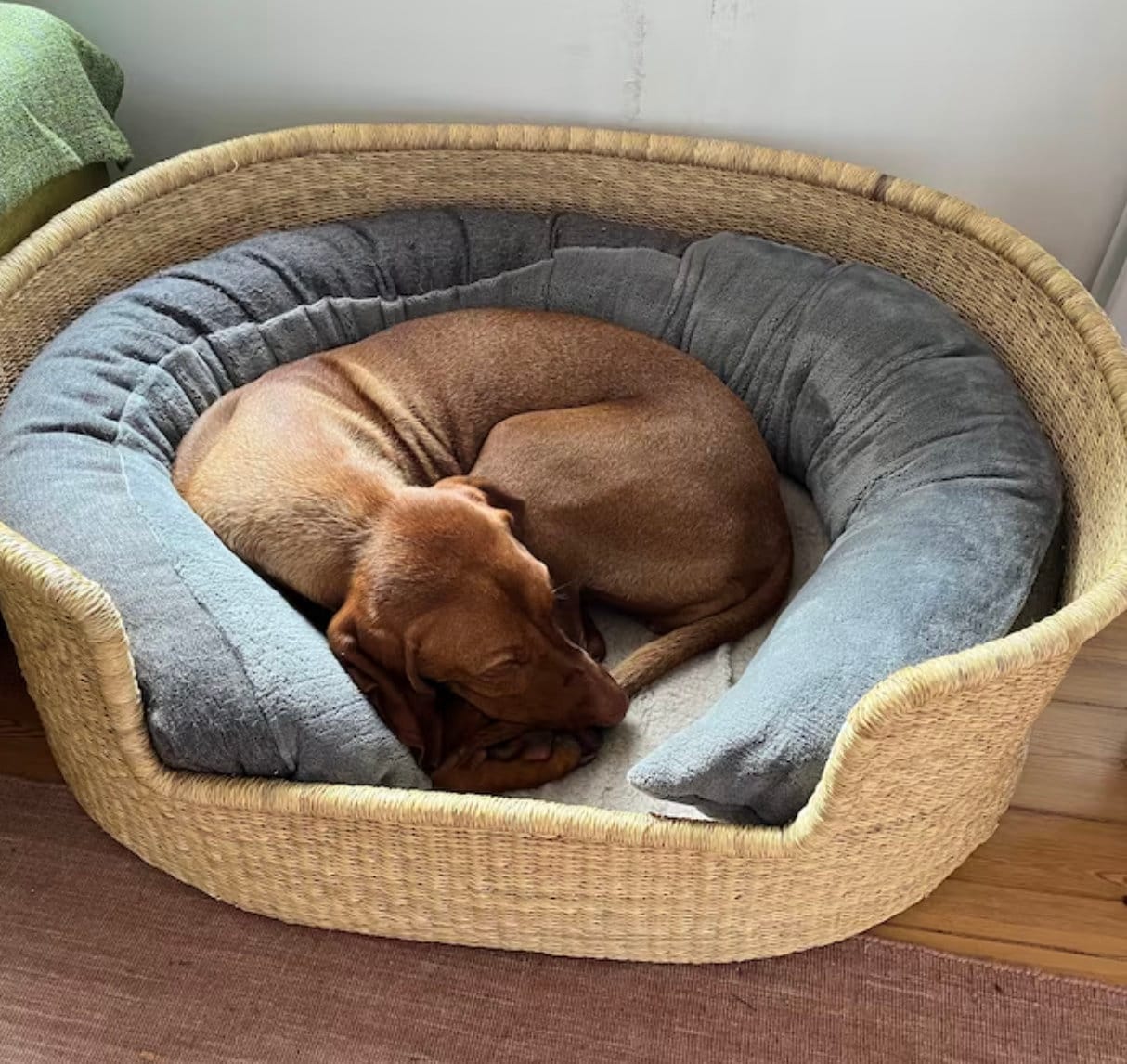 Handwoven Elephant Grass Dog Basket Bed: Sustainable Pet Furniture