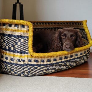Handmade Elephant Grass Dog Bed: Eco-Friendly Pet Basket, Ghana