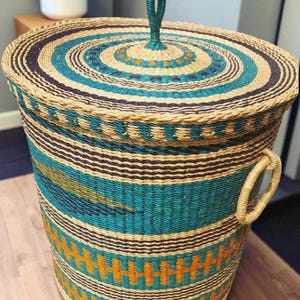 Handwoven Bolga Laundry Basket with Lid – African Woven Storage Hamper – Colorful Boho Home Decor