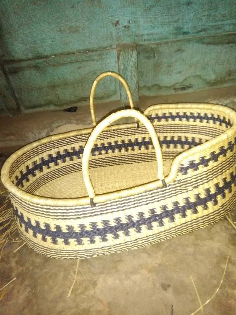 moses basket that attaches to bed