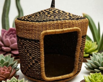 Handwoven Bolga Cat Basket – Natural Beige & Black Square Entrance Pet Bed from Ghana