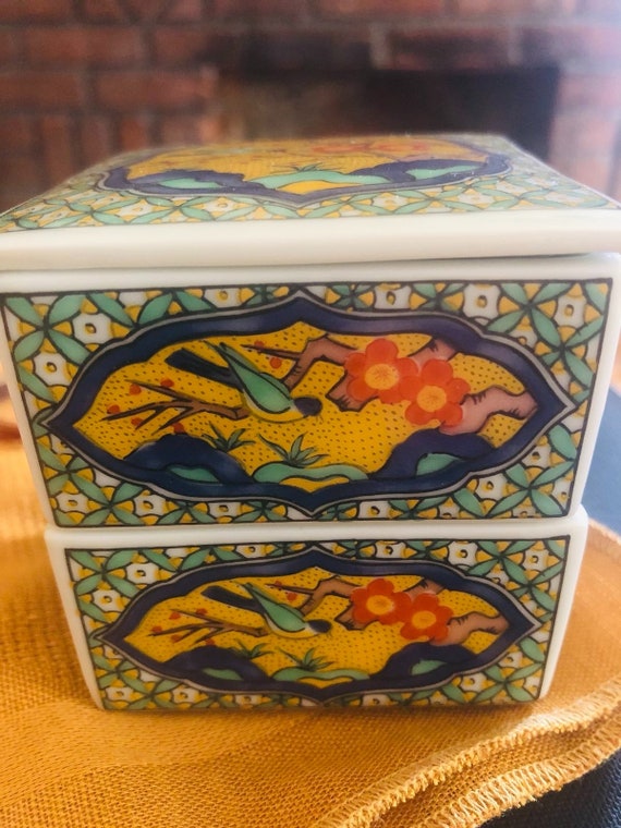 Small stackable trinket box with birds - image 3