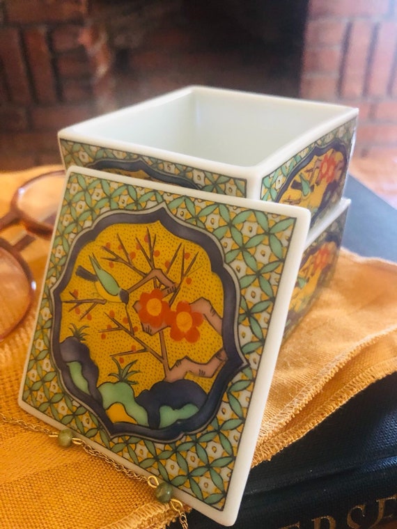 Small stackable trinket box with birds - image 5