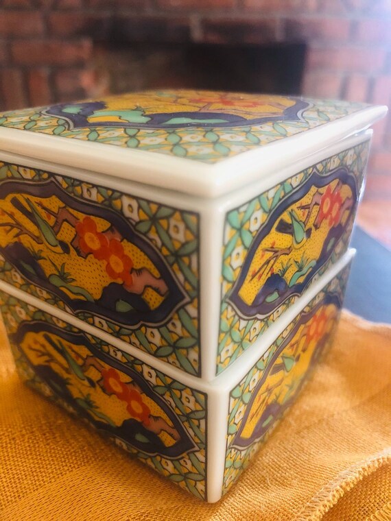 Small stackable trinket box with birds - image 4