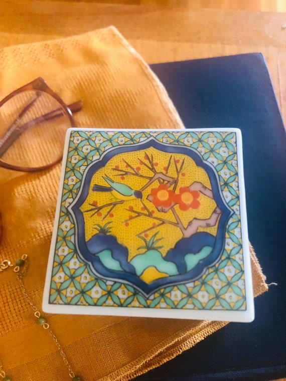 Small stackable trinket box with birds - image 2