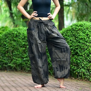 Harem pants in black, with large pockets and flexible waist - Unisex Yogapants for all sizes and length, made of 100% soft cotton