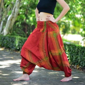 Harem pants in red, with painting, Goa pants made of 100% cotton, unisex very flexible, for every fit, comfortable yoga pants, hand sewn