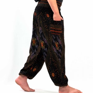 Haremshose mit Orient Muster schwarz gold in XL-XXL - luftige Freizeithose aus weicher Viskose, aus Thailand, fair gehandelt, vegan