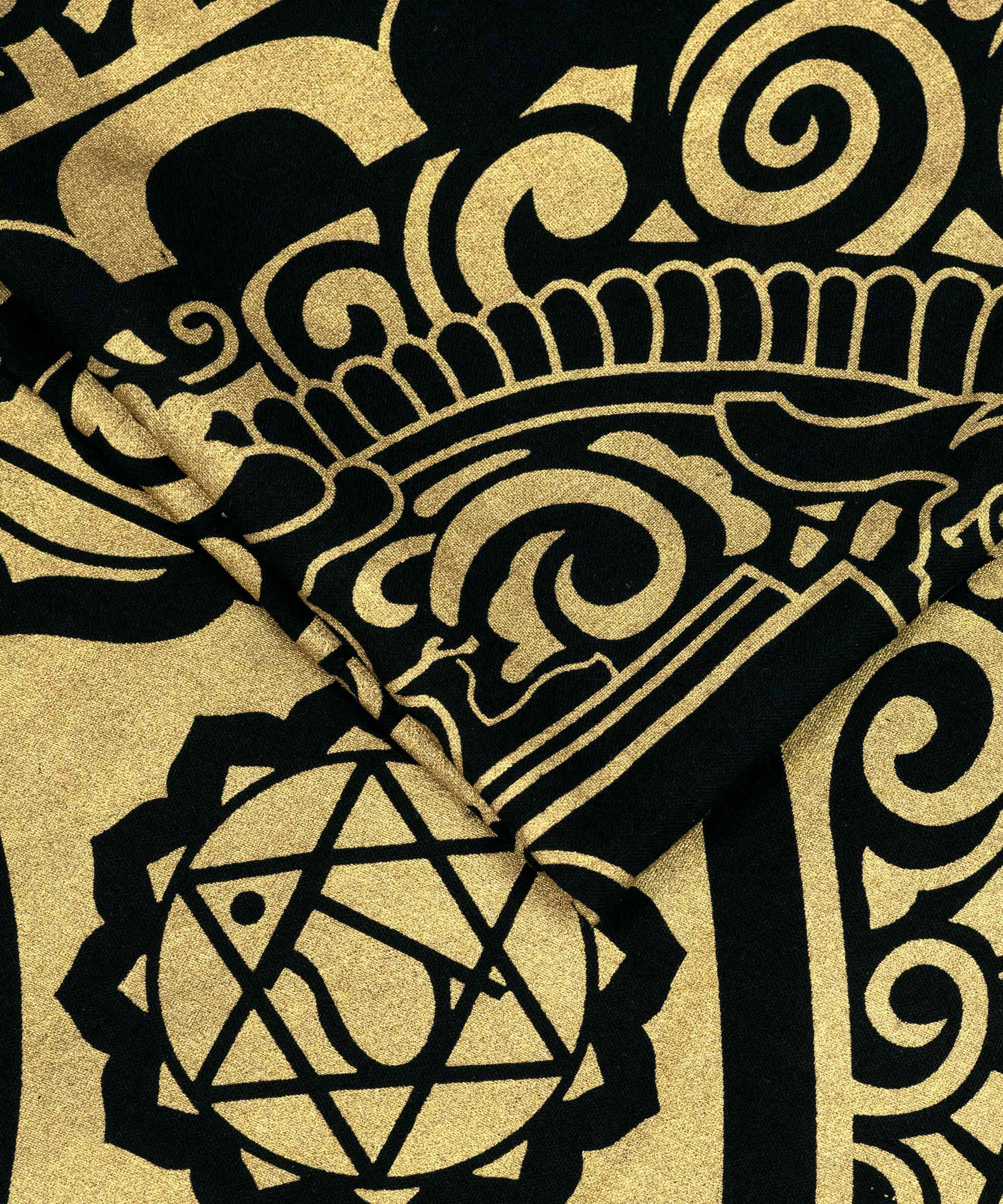 Wandtuch mit Om Symbol in schwarz und gold indischer