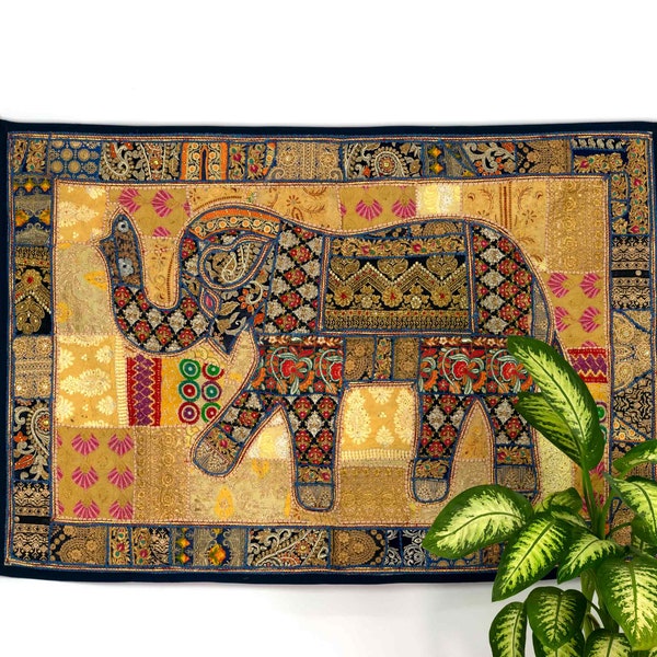 Wandteppich mit Elefant in blau und gold - Indischer Wandbehang aus Patchwork, handgefertigt und fair gehandelt, aus Recycling Stoff
