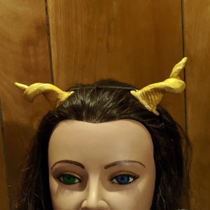 Glow in the Dark Flat Twist Horns.