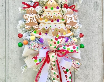 Corona navideña de gomitas, corona de jengibre, decoración caprichosa, corona para puerta, decoración de pared, corona navideña, decoración multicolor, corona de pino nevado.