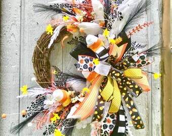 Corona de maíz dulce, corona de Halloween, decoración caprichosa, corona para puerta principal, decoración contemporánea, corona de otoño, decoración de fiesta, decoración en blanco, naranja y negro