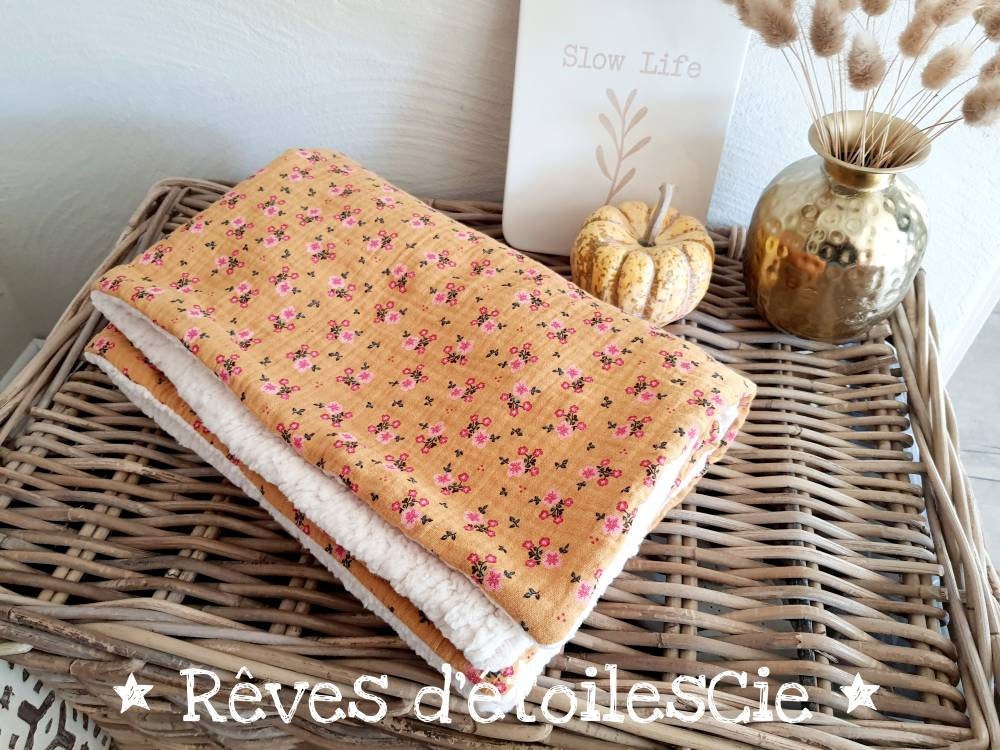 Couverture Bébé Toute Douce - Double Gaze Biologique Petites Fleurs Rose Moutarde Plaid Fourrure She