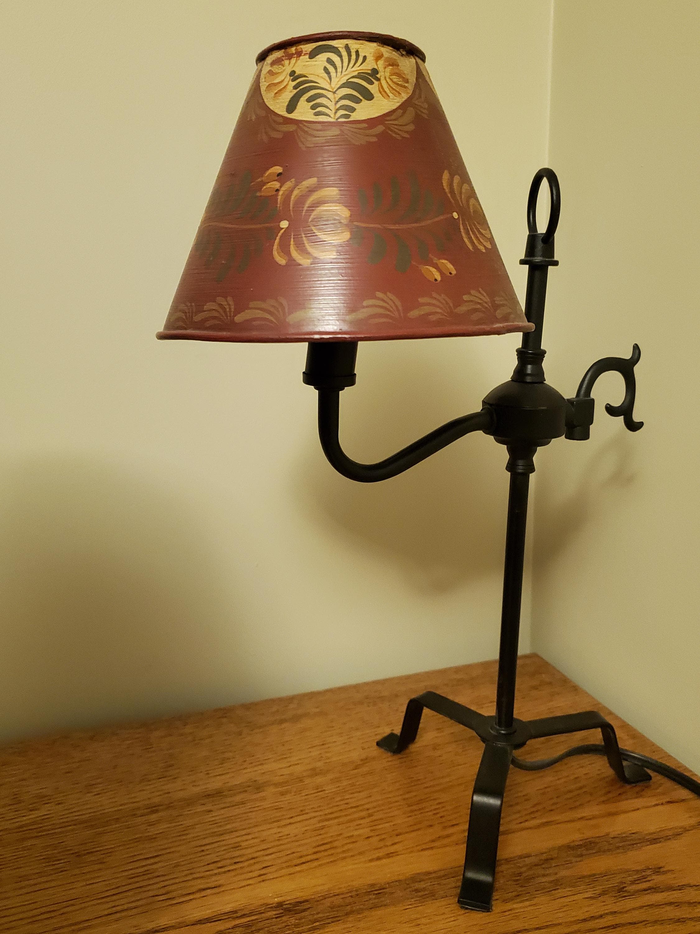 Country hand painted lamp