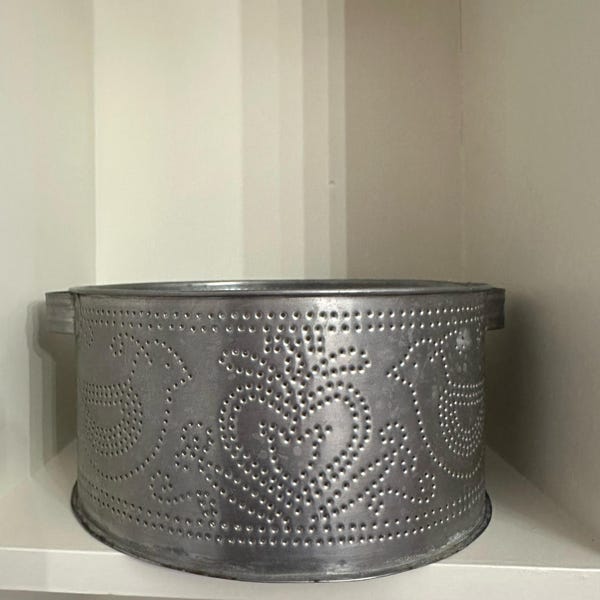 Rund stansad fågelburk