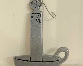 Adorno de vela de peltre antiguo