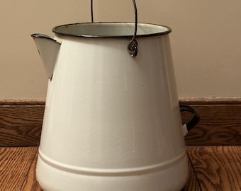Cafetera o tetera de fogata de estilo vaquero, de esmalte blanco vintage.